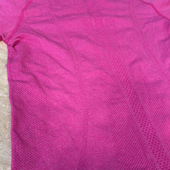 Lululemon Swiftly Tech Short Sleeve - Size 6 - Picture 15 of 16